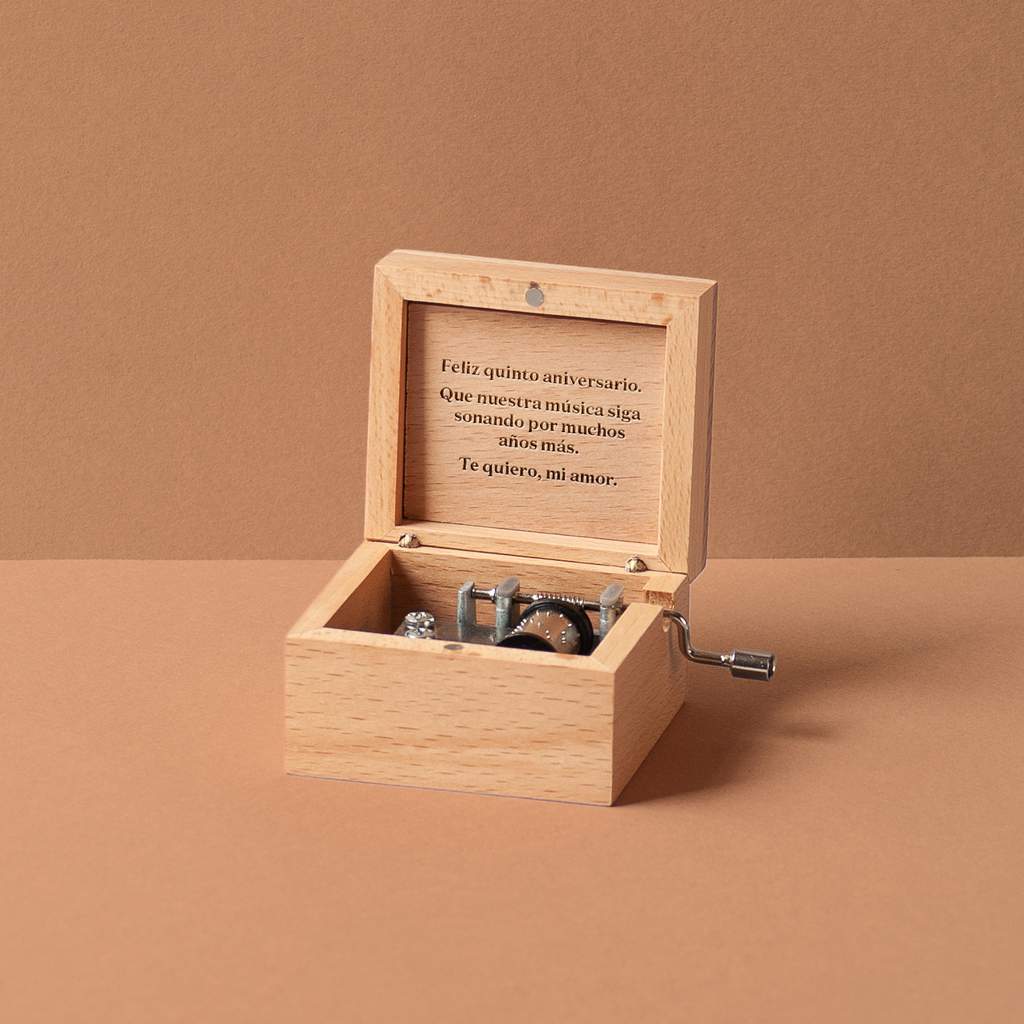 Caja de música pequeña de madera de haya Harold